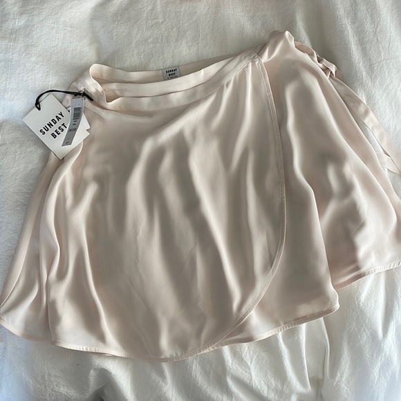 New with tags Aritzia Sunday Best skirt - Picture 2 of 10